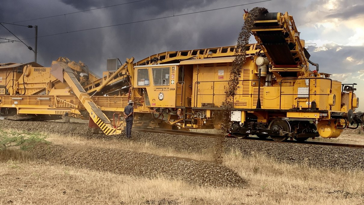 Navketan Rail Road Maintenance Equipment India - USFD Vehicle and Flash Butt Welder